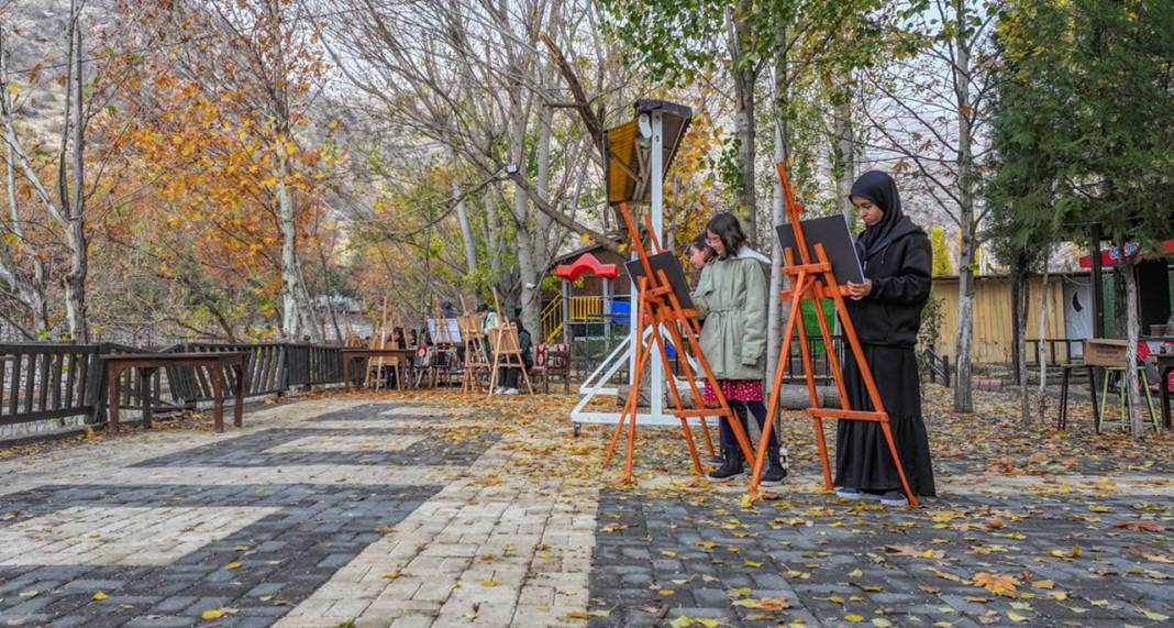 Diyarbakır’da öğrenciler tarihi ve doğayı tuvale taşıyor 8